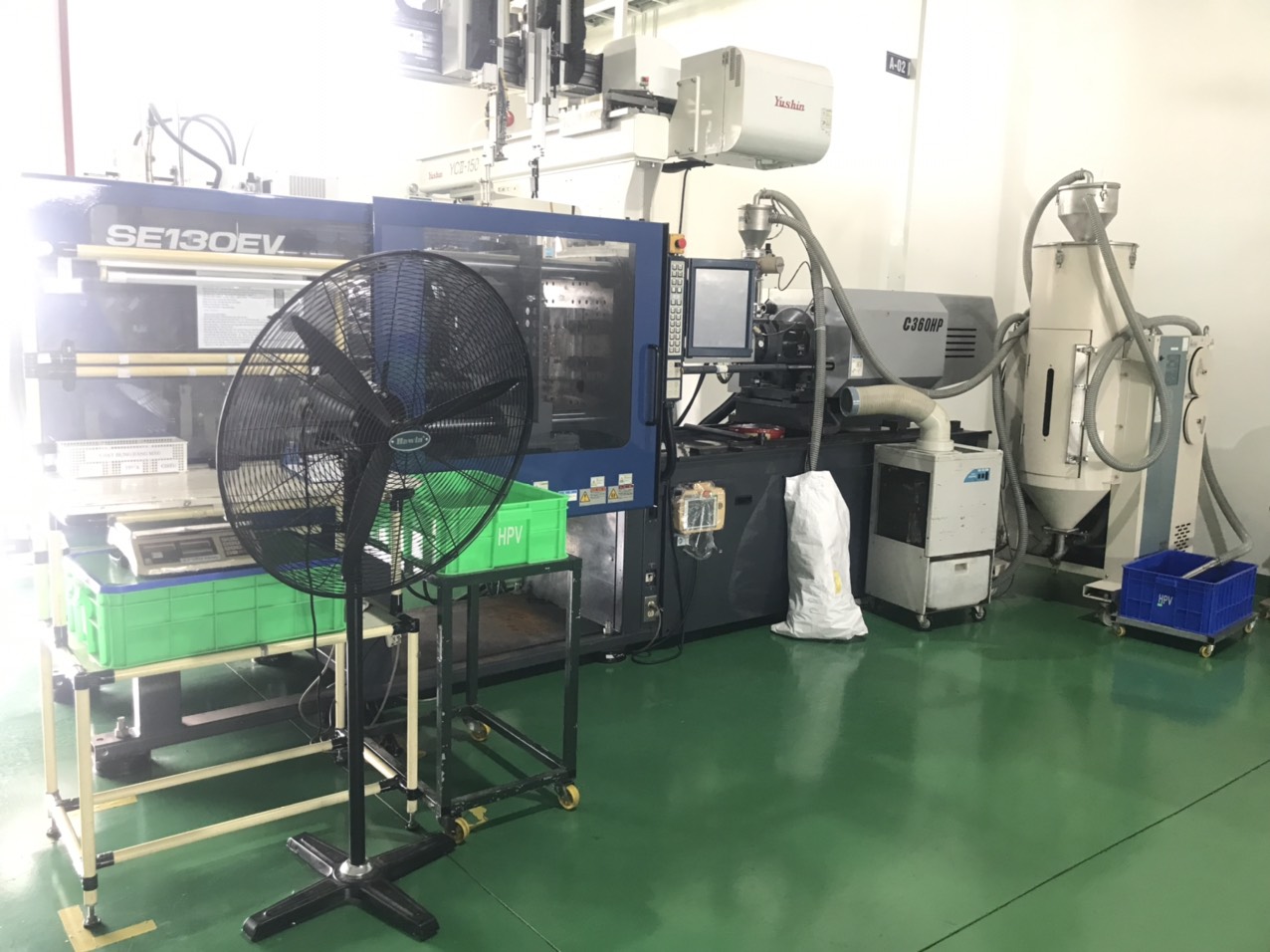 plastic injection machine (5).jpg